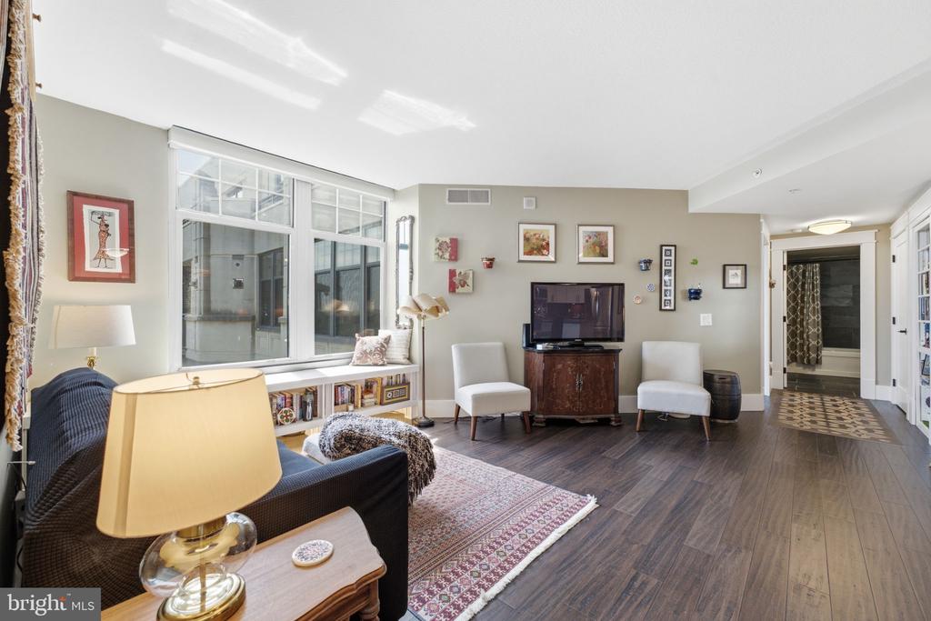 1021 N GARFIELD STREET Unit: 929