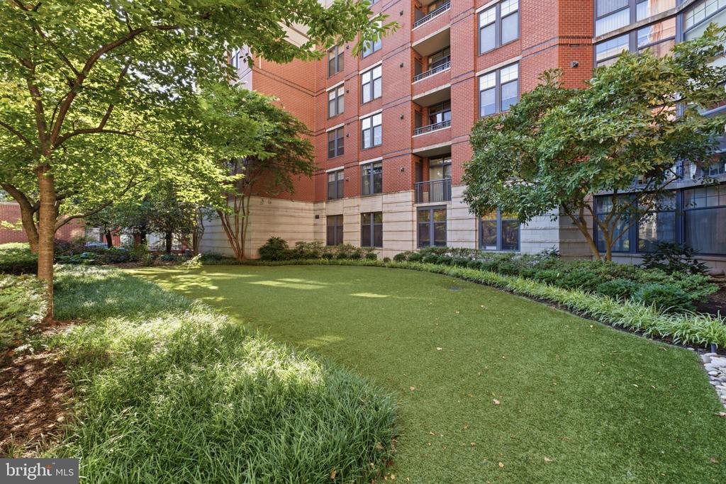 1021 N GARFIELD STREET Unit: 929