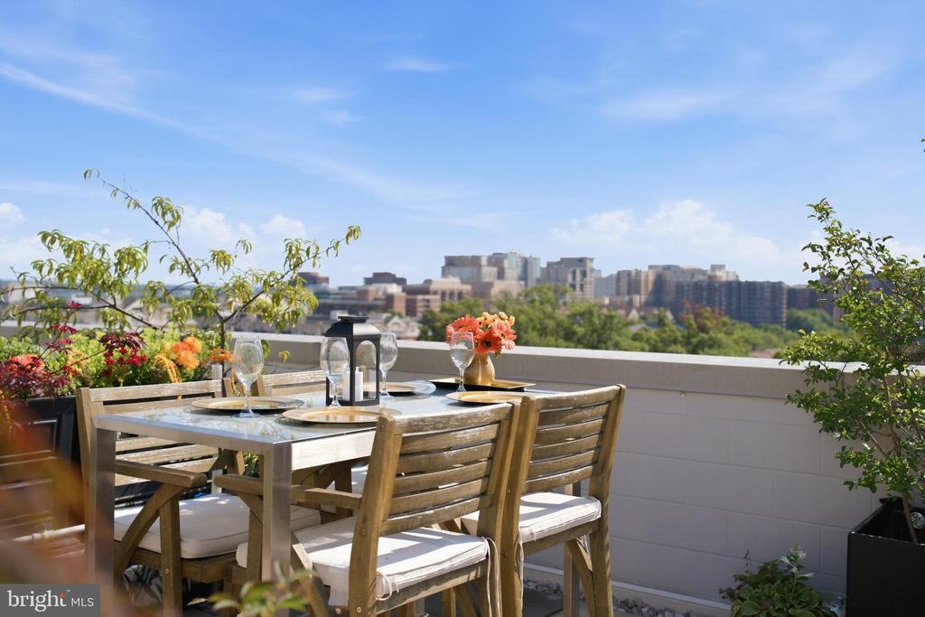 1021 N GARFIELD STREET Unit: 929