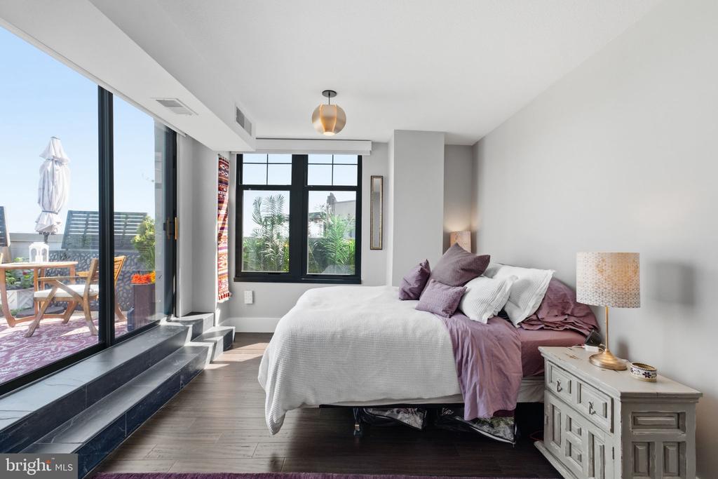 1021 N GARFIELD STREET Unit: 929