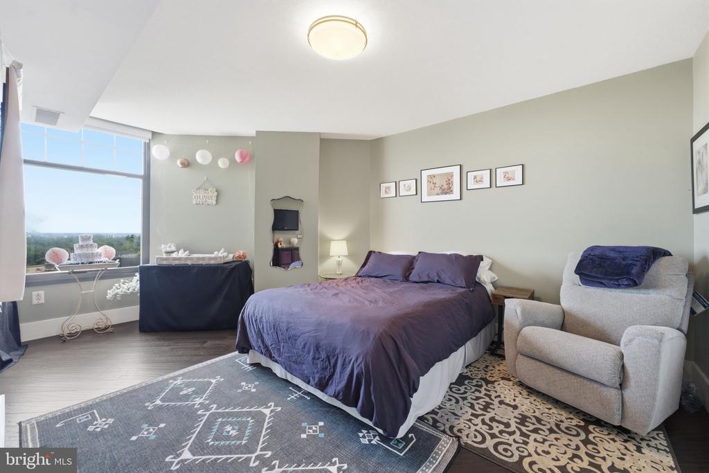 1021 N GARFIELD STREET Unit: 929