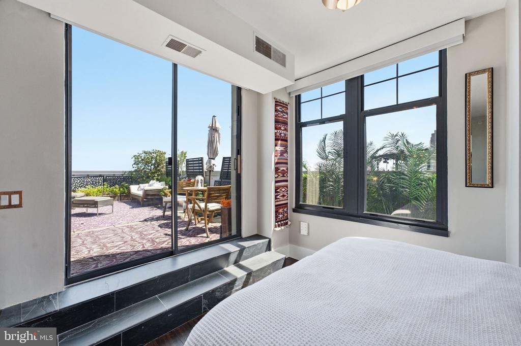1021 N GARFIELD STREET Unit: 929