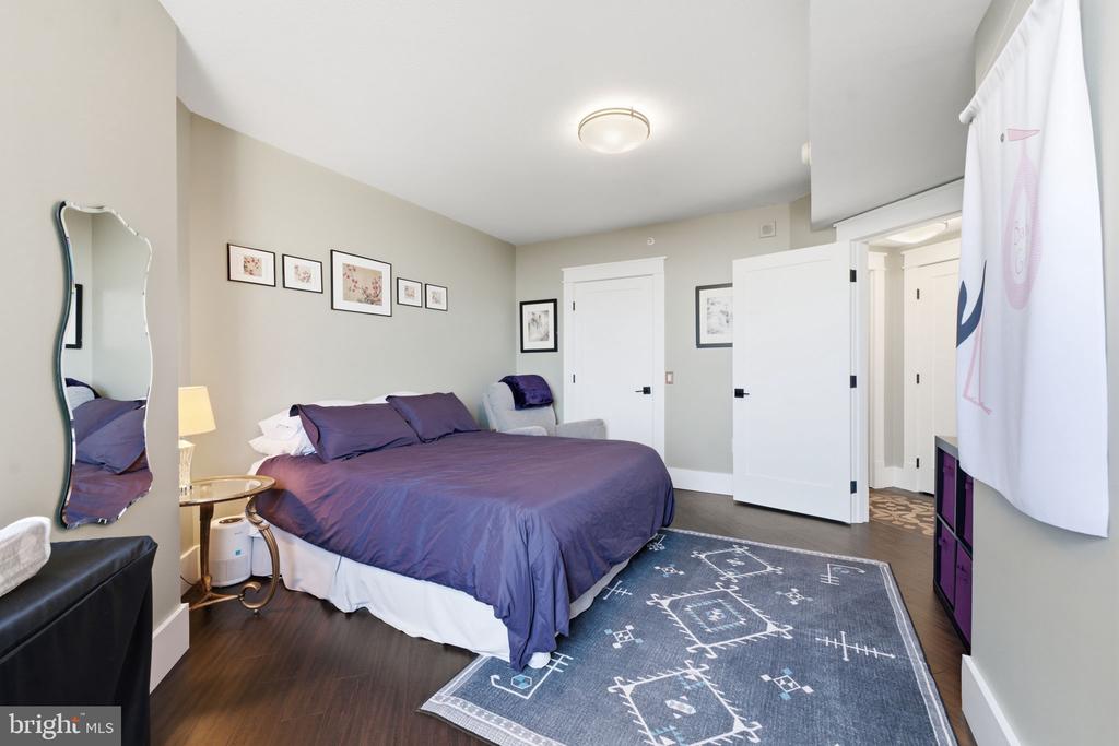 1021 N GARFIELD STREET Unit: 929