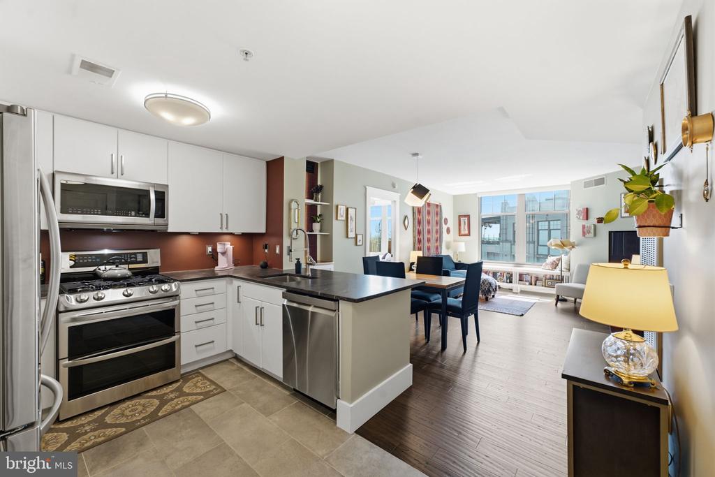 1021 N GARFIELD STREET Unit: 929