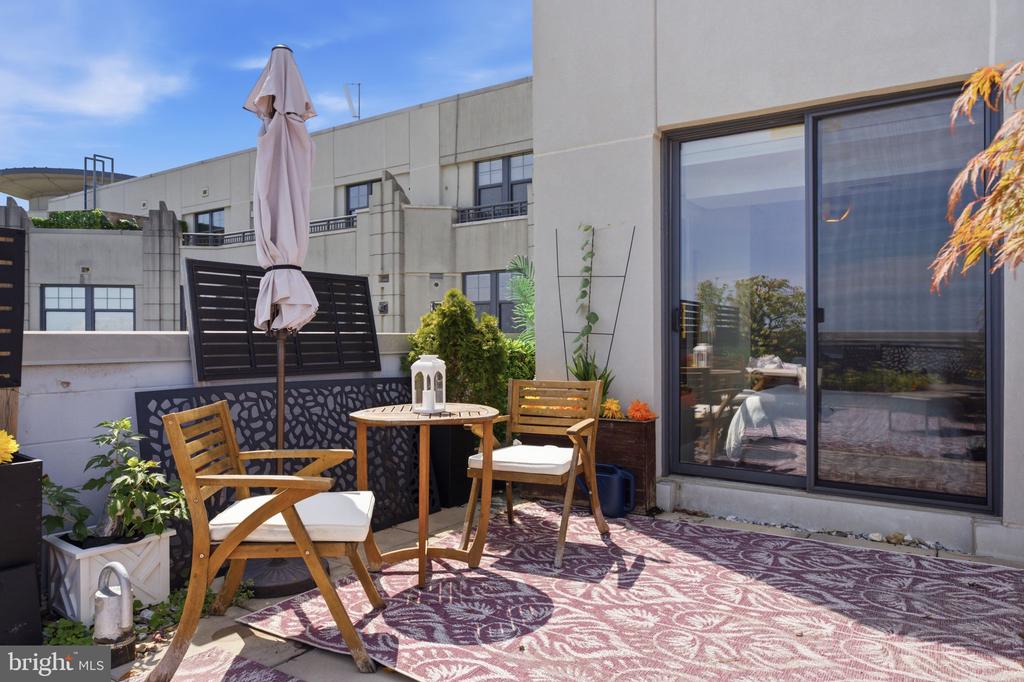 1021 N GARFIELD STREET Unit: 929