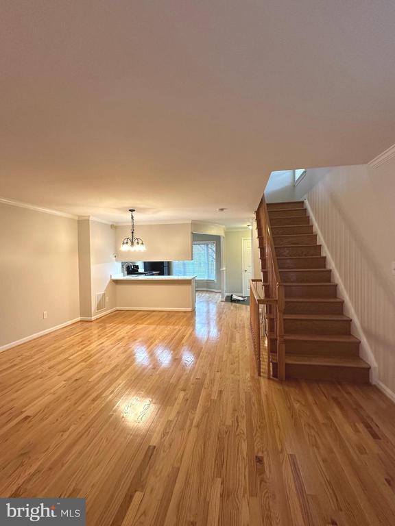 2120 TAZEWELL COURT N