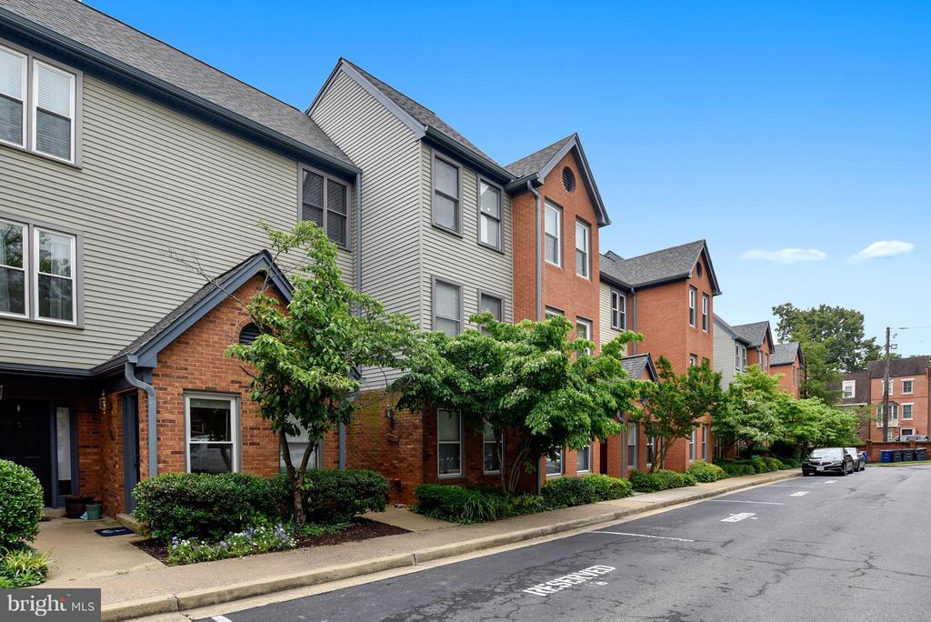 2107 N ROLFE STREET Unit: D