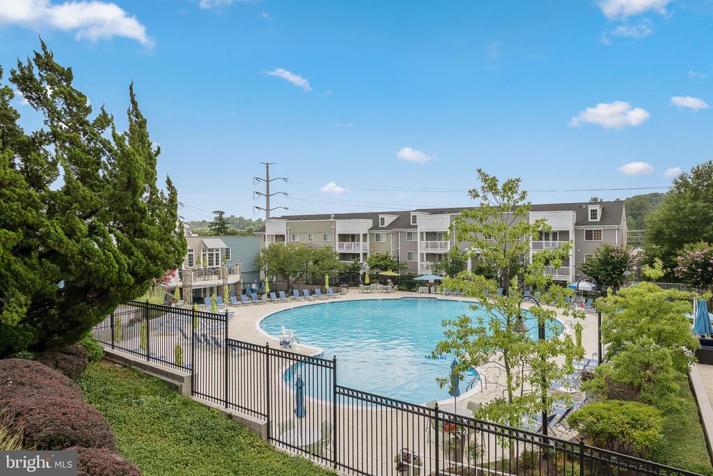4189 S FOUR MILE RUN DRIVE S Unit: 101