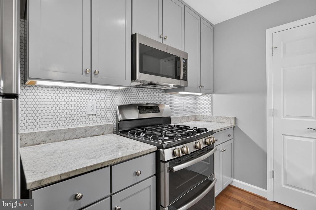 4189 S FOUR MILE RUN DRIVE S Unit: 101
