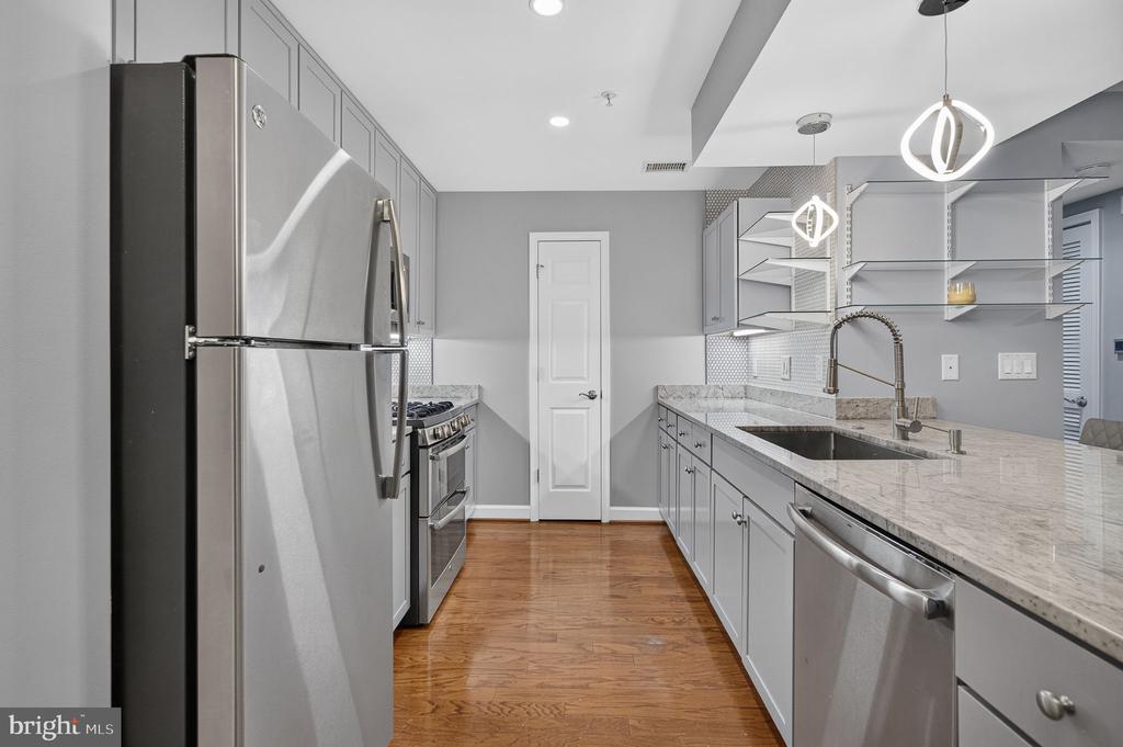 4189 S FOUR MILE RUN DRIVE S Unit: 101