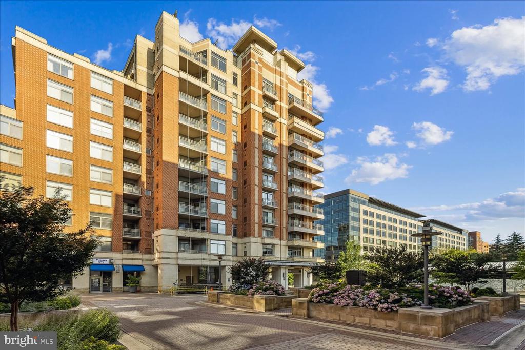 3650 S GLEBE ROAD Unit: 157