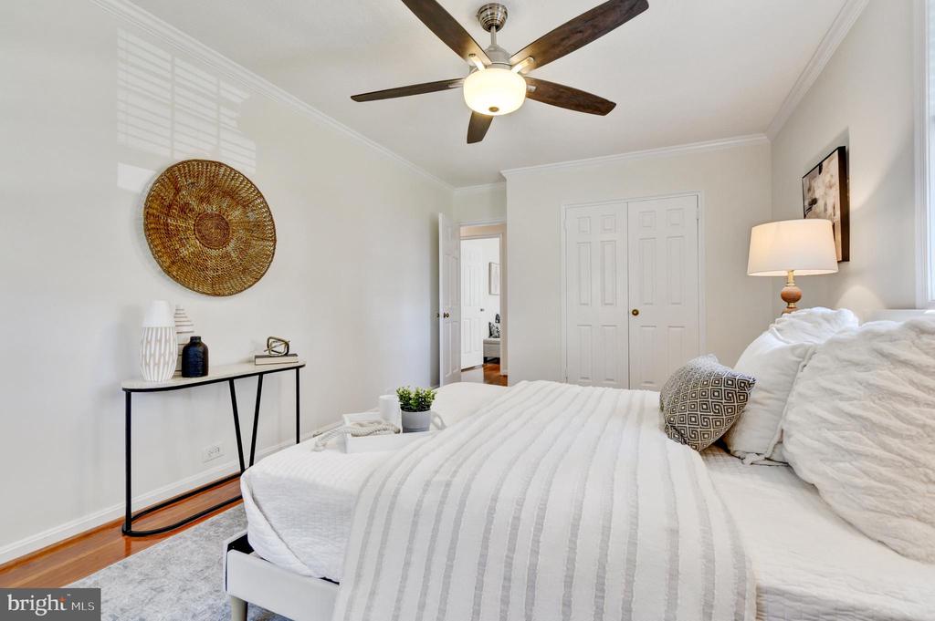 105 N GEORGE MASON DRIVE Unit: 1053