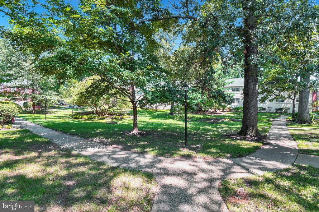 105 N GEORGE MASON DRIVE Unit: 1053