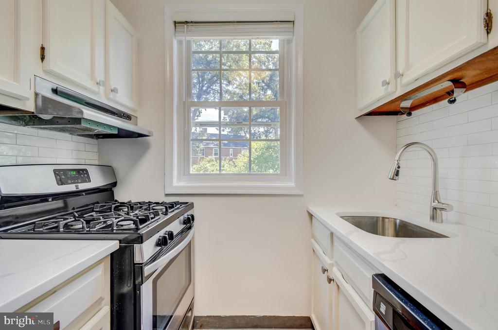 105 N GEORGE MASON DRIVE Unit: 1053