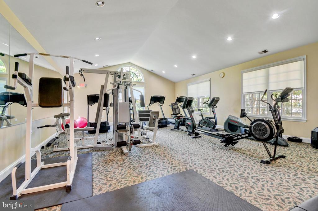 105 N GEORGE MASON DRIVE Unit: 1053