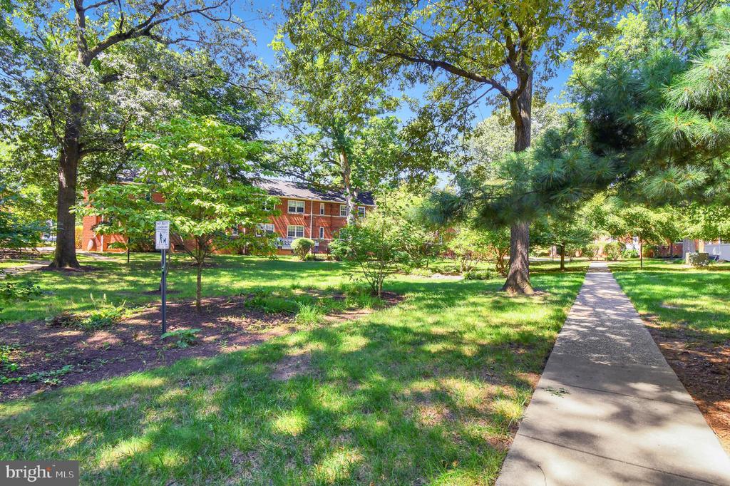 105 N GEORGE MASON DRIVE Unit: 1053