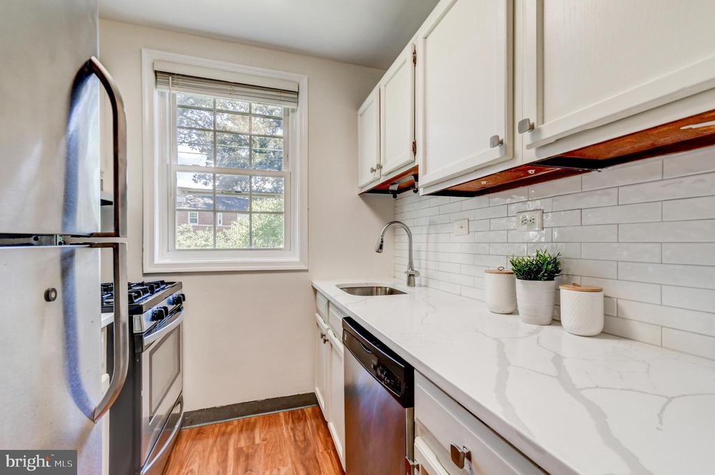 105 N GEORGE MASON DRIVE Unit: 1053