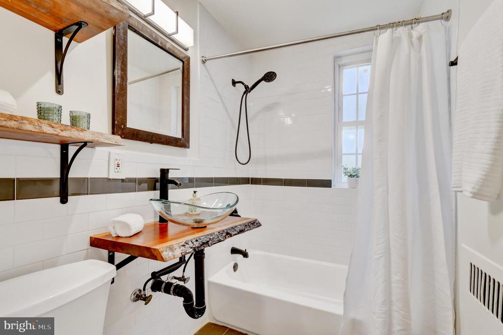 105 N GEORGE MASON DRIVE Unit: 1053