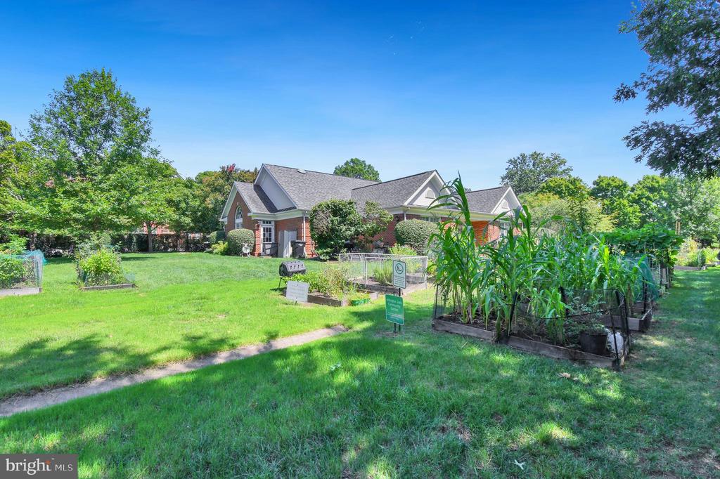 105 N GEORGE MASON DRIVE Unit: 1053