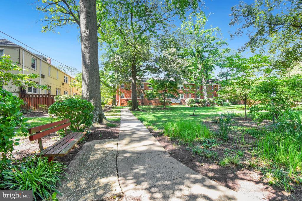 105 N GEORGE MASON DRIVE Unit: 1053
