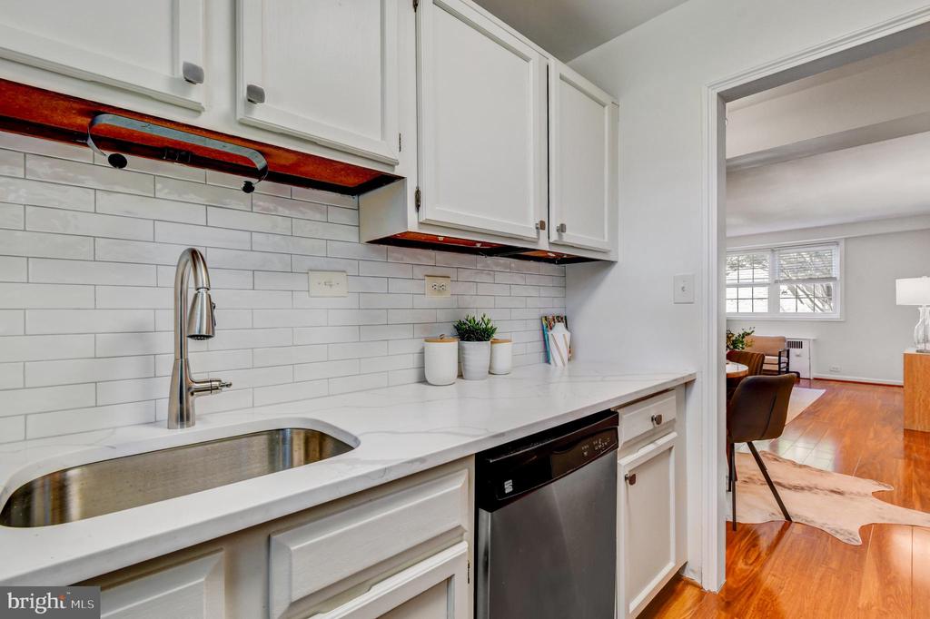 105 N GEORGE MASON DRIVE Unit: 1053