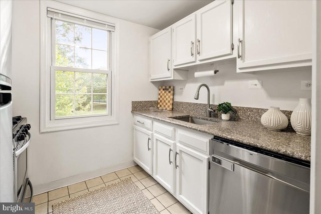 202 N GEORGE MASON DRIVE Unit: 202-2