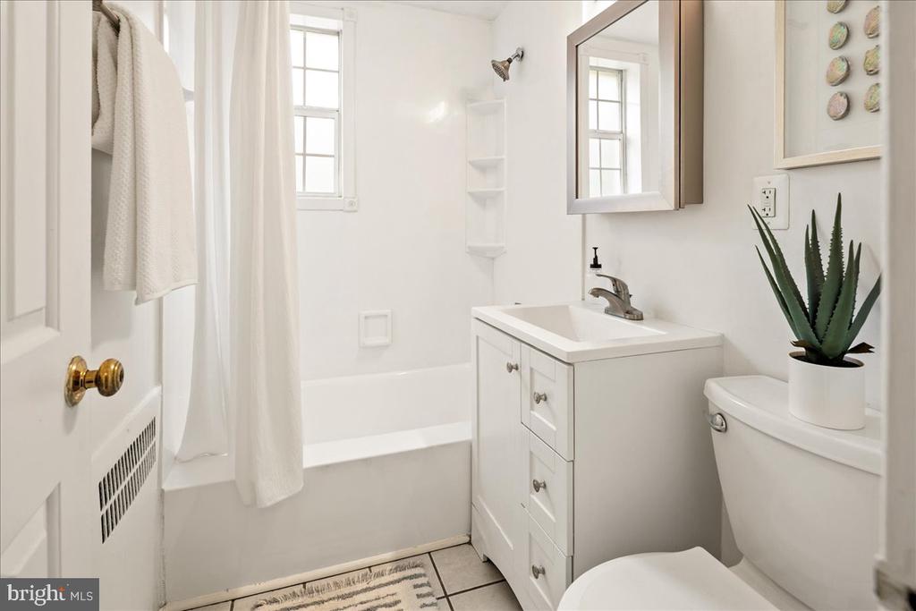 202 N GEORGE MASON DRIVE Unit: 202-2