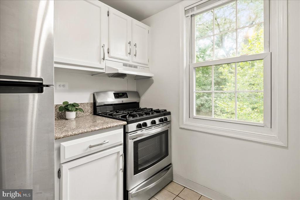 202 N GEORGE MASON DRIVE Unit: 202-2