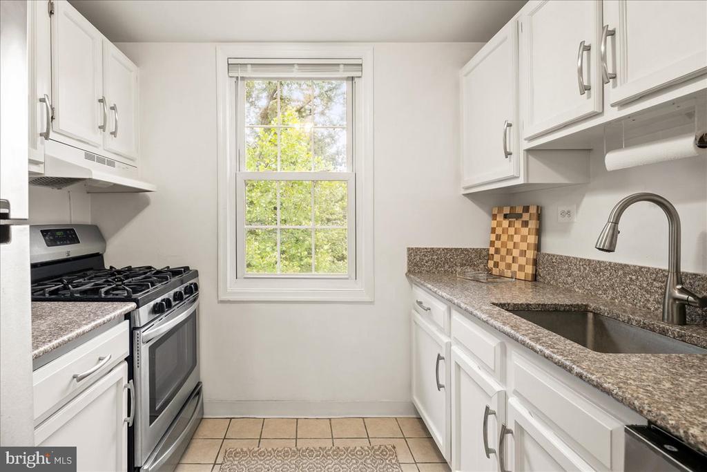 202 N GEORGE MASON DRIVE Unit: 202-2