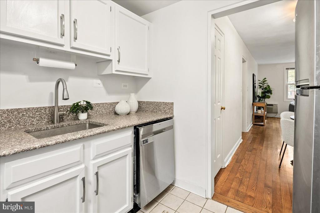 202 N GEORGE MASON DRIVE Unit: 202-2