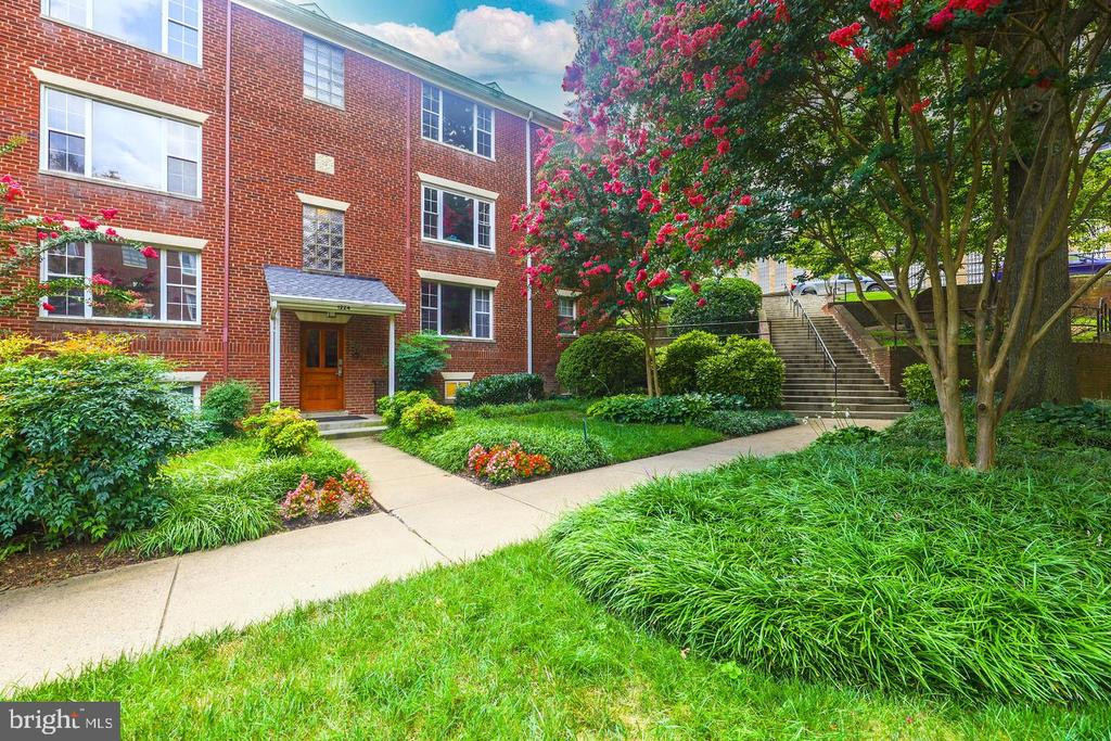 1224 N MEADE STREET Unit: ES102