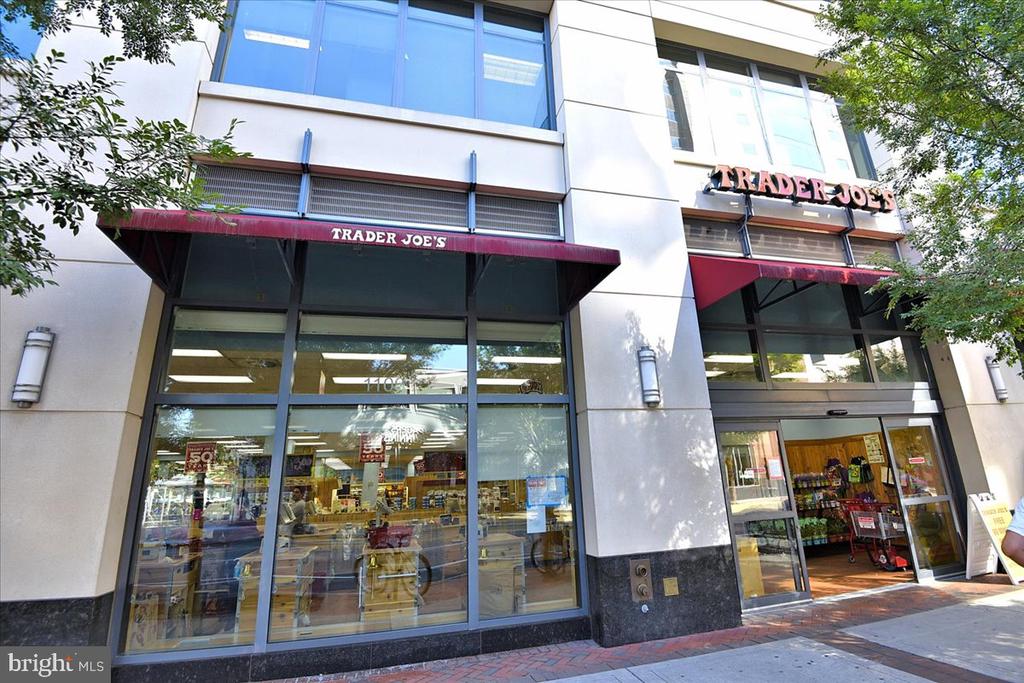 1224 N MEADE STREET Unit: ES102