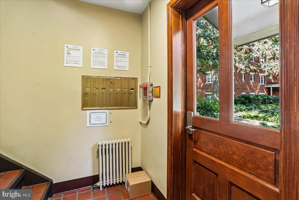 1224 N MEADE STREET Unit: ES102