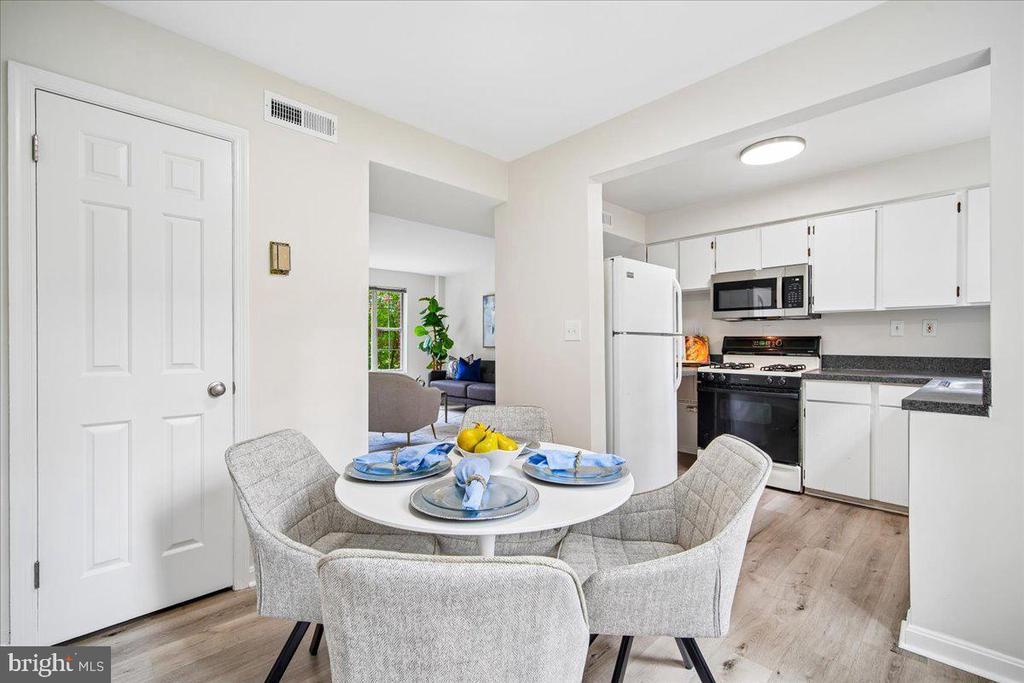 1224 N MEADE STREET Unit: ES102