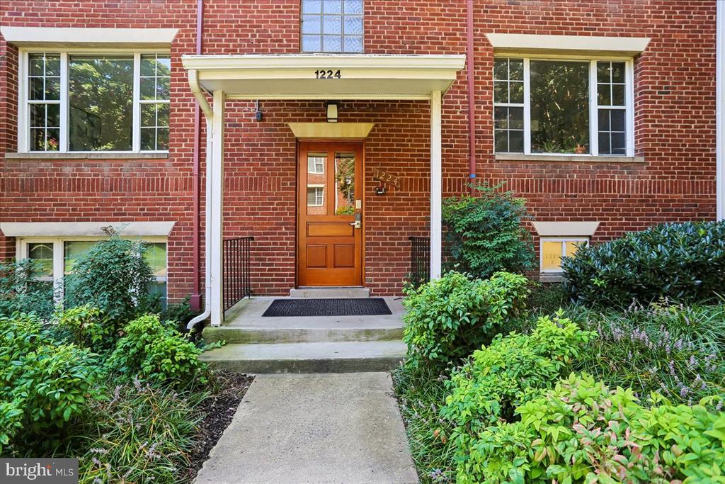 1224 N MEADE STREET Unit: ES102