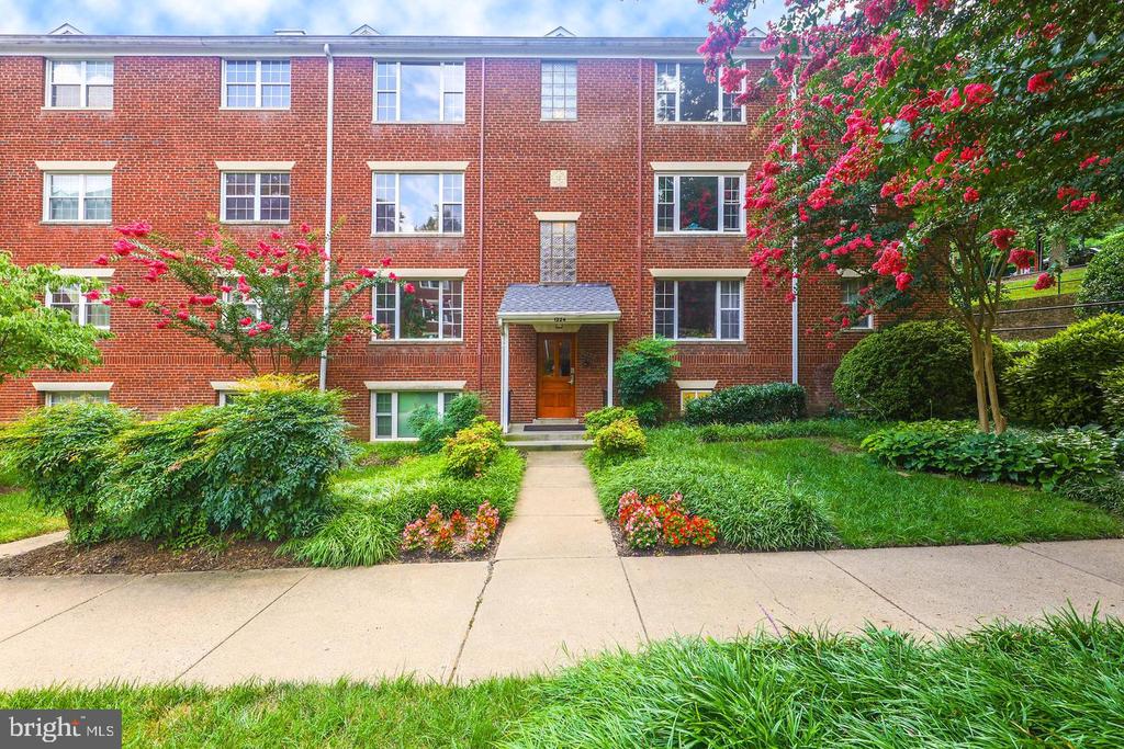 1224 N MEADE STREET Unit: ES102