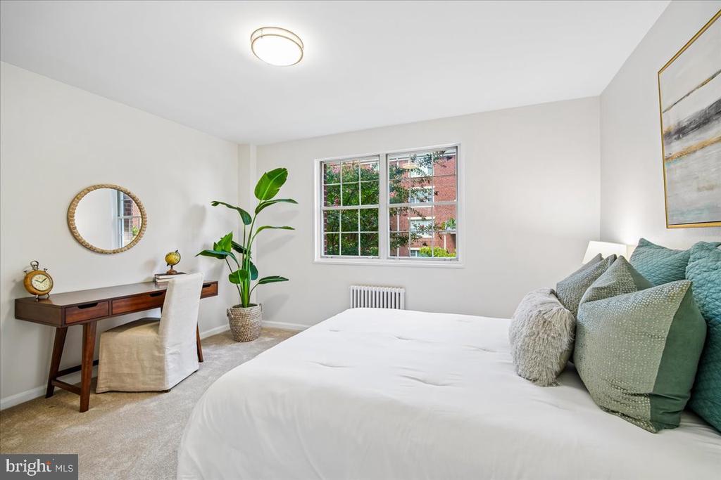 1224 N MEADE STREET Unit: ES102