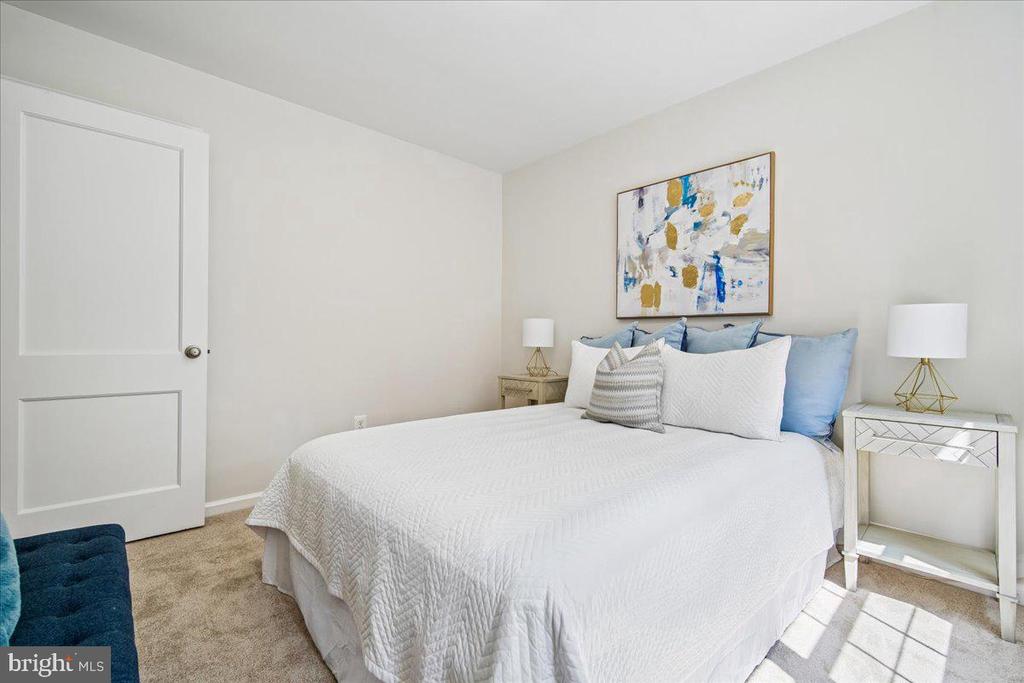 1224 N MEADE STREET Unit: ES102