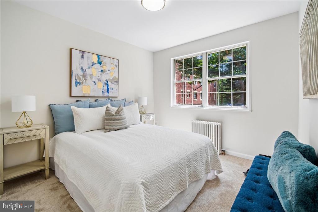 1224 N MEADE STREET Unit: ES102