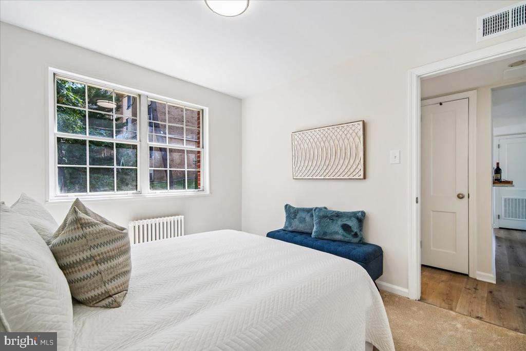 1224 N MEADE STREET Unit: ES102