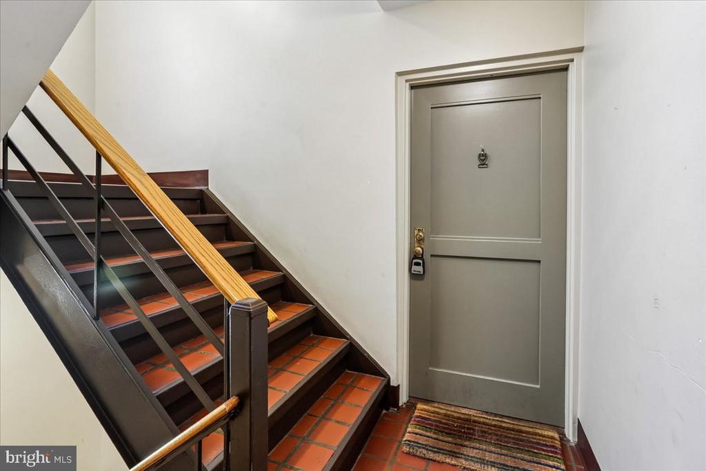 1224 N MEADE STREET Unit: ES102