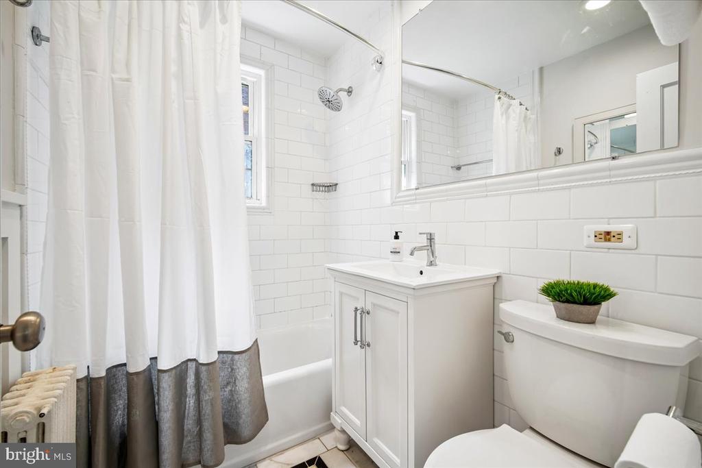 1224 N MEADE STREET Unit: ES102