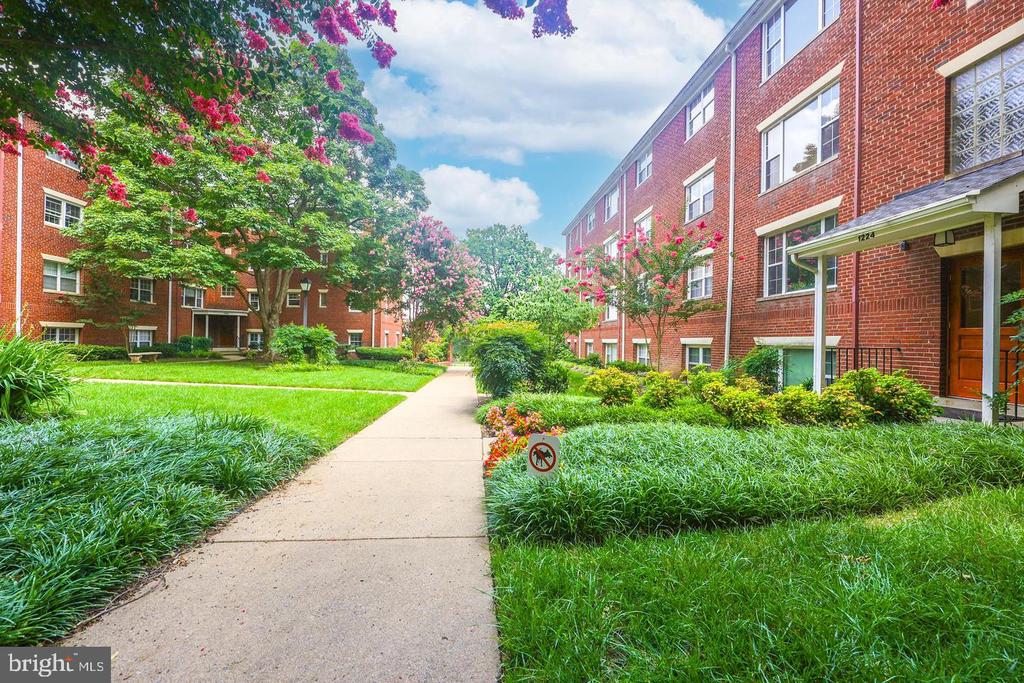 1224 N MEADE STREET Unit: ES102