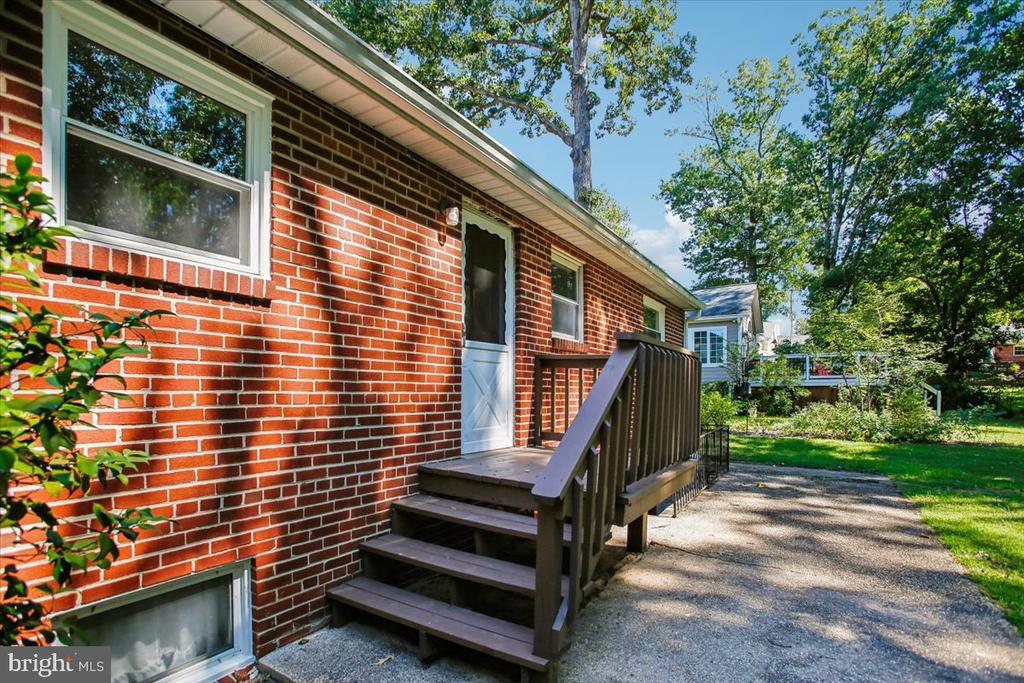 6816 29TH STREET N