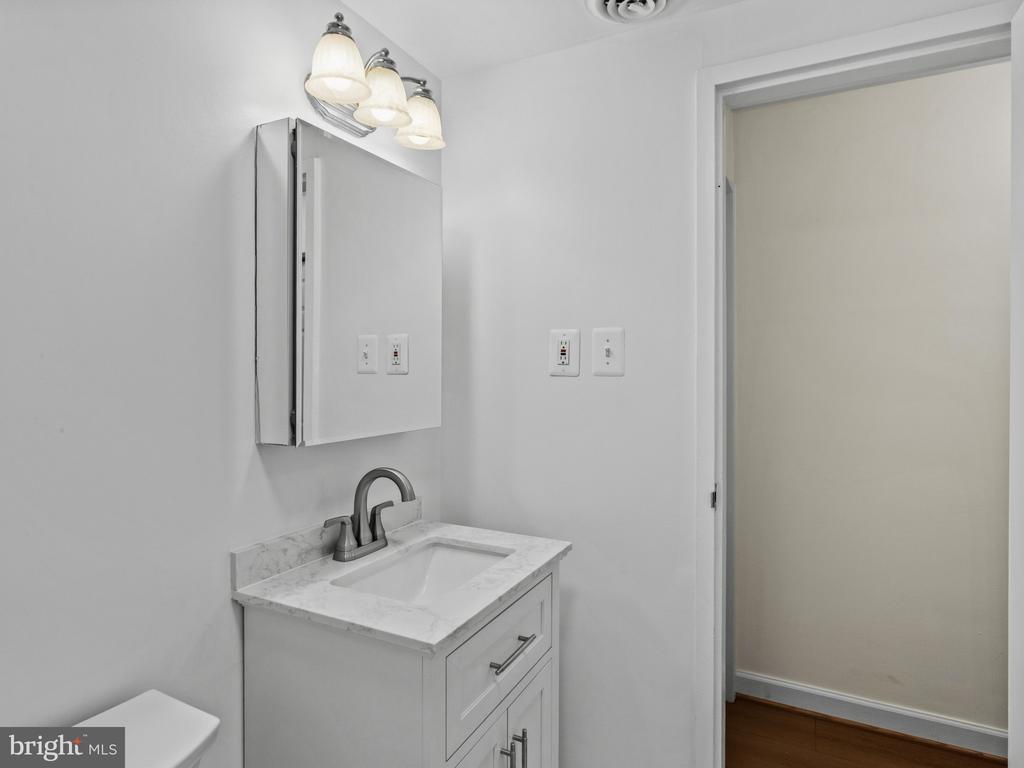 1931 N CLEVELAND STREET Unit: 210