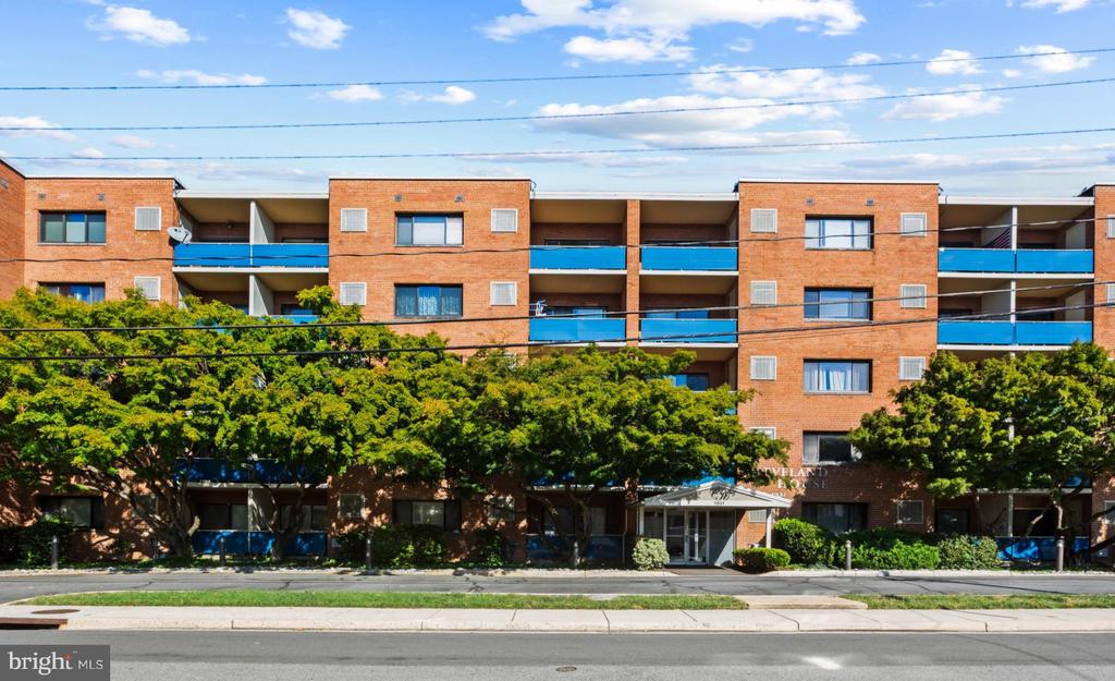 1931 N CLEVELAND STREET Unit: 210