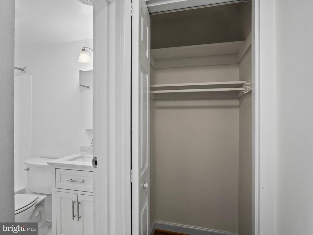 1931 N CLEVELAND STREET Unit: 210