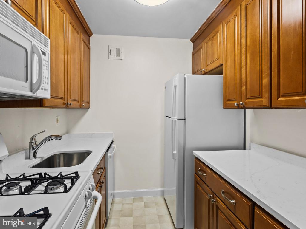 1931 N CLEVELAND STREET Unit: 210
