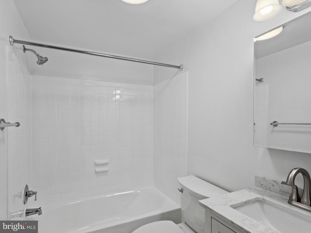1931 N CLEVELAND STREET Unit: 210