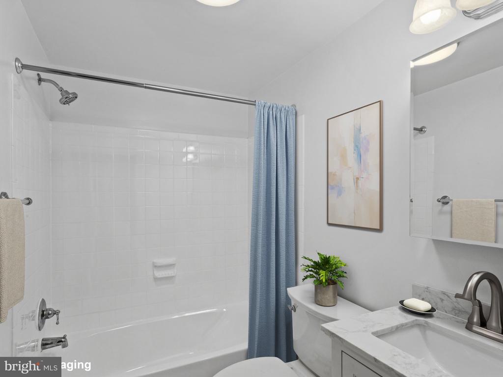 1931 N CLEVELAND STREET Unit: 210